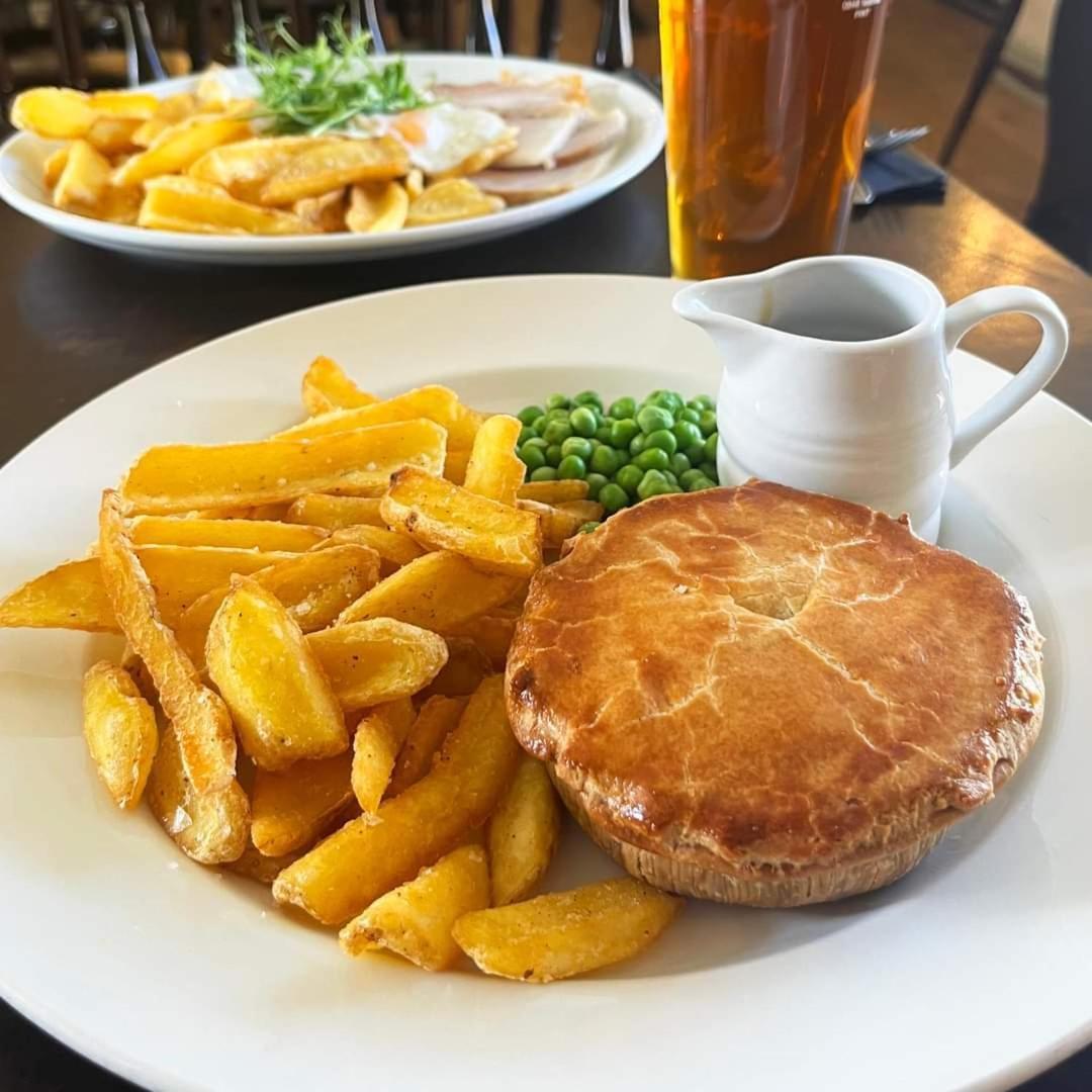 The Crown, Smallburgh ภายนอก รูปภาพ